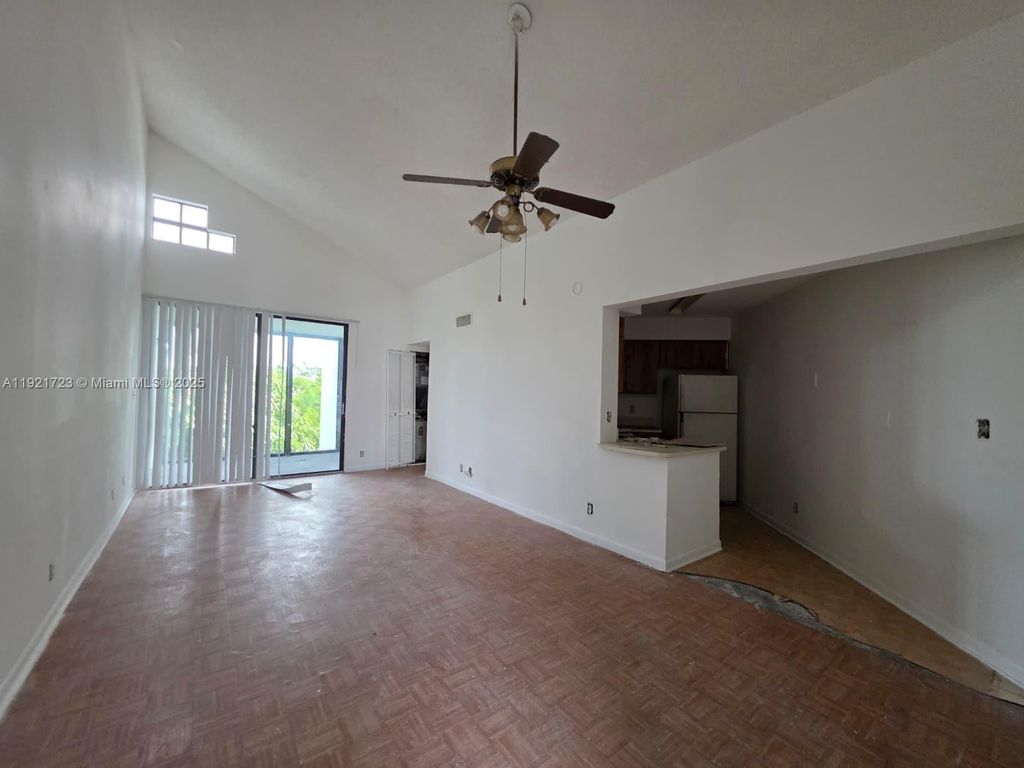 210 Lake Pointe Dr 304, Oakland Park, FL 33309