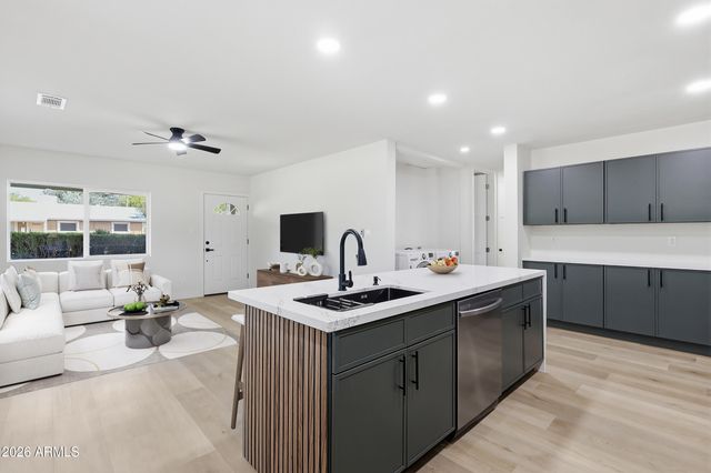 3144 N 34TH Street, Phoenix, AZ 85018