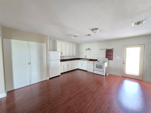 205 Buckskin Drive, Palacios, TX 77465