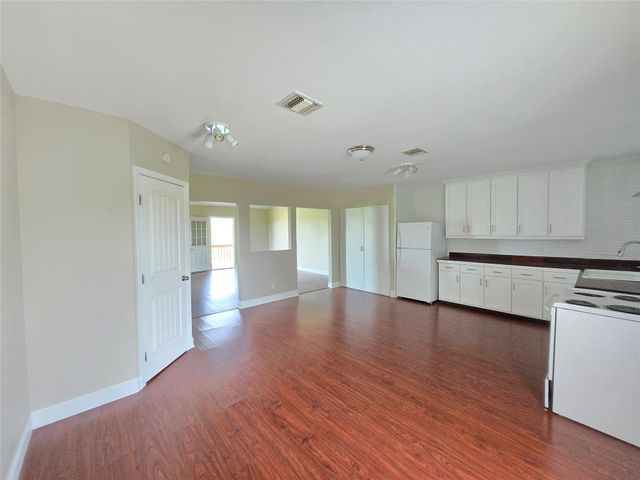 205 Buckskin Drive, Palacios, TX 77465