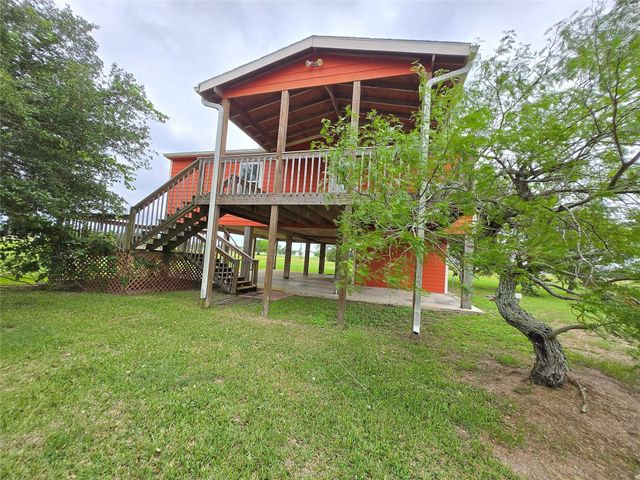 205 Buckskin Drive, Palacios, TX 77465