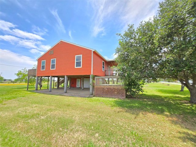 205 Buckskin Drive, Palacios, TX 77465