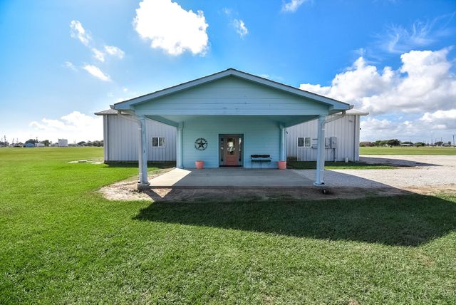 205 Buckskin Drive, Palacios, TX 77465