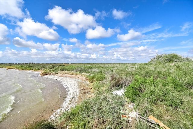 205 Buckskin Drive, Palacios, TX 77465