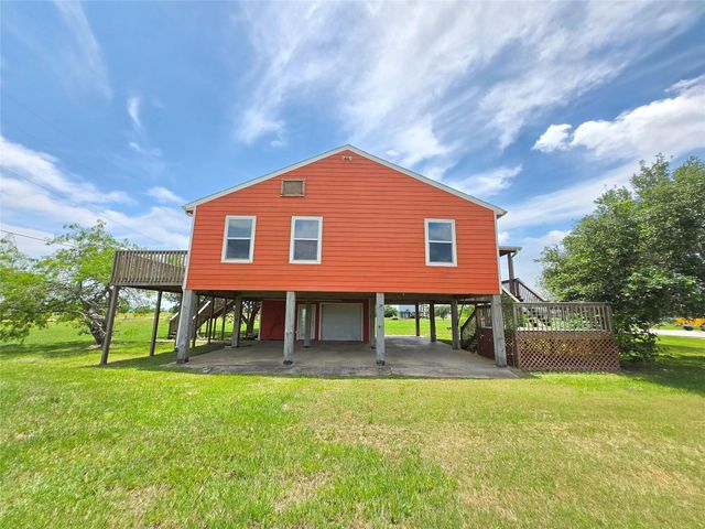 205 Buckskin Drive, Palacios, TX 77465