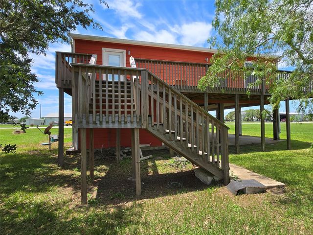 205 Buckskin Drive, Palacios, TX 77465