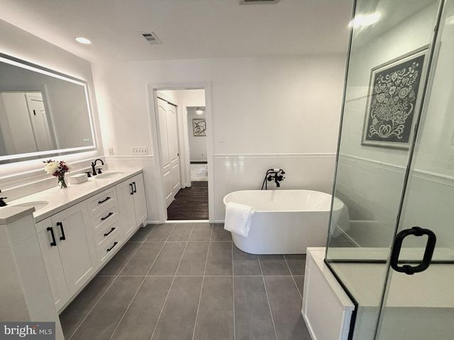 4016 CHANCERY CT NW, Washington, DC 20007