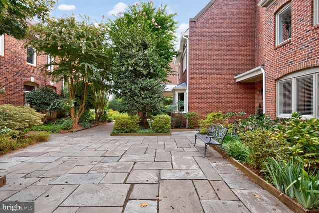 4016 CHANCERY CT NW, Washington, DC 20007