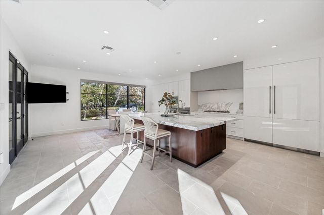 10 S Briar Hollow Lane 53, Houston, TX 77027