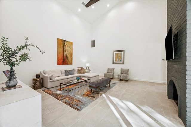 10 S Briar Hollow Lane 53, Houston, TX 77027