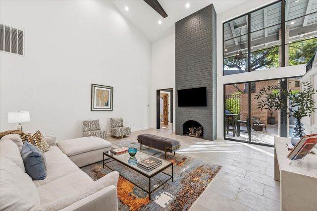 10 S Briar Hollow Lane 53, Houston, TX 77027