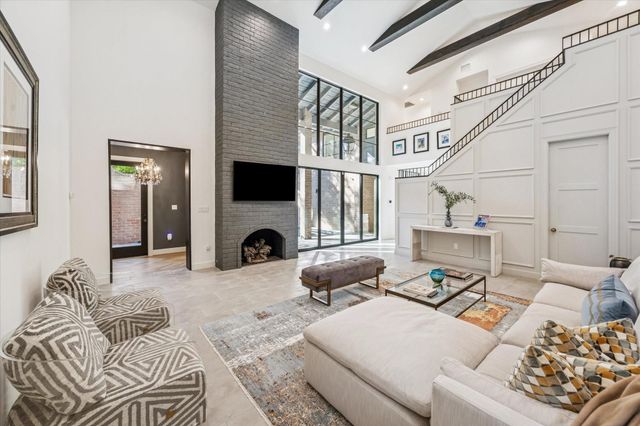 10 S Briar Hollow Lane 53, Houston, TX 77027