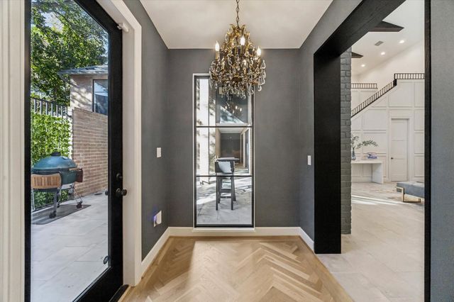 10 S Briar Hollow Lane 53, Houston, TX 77027