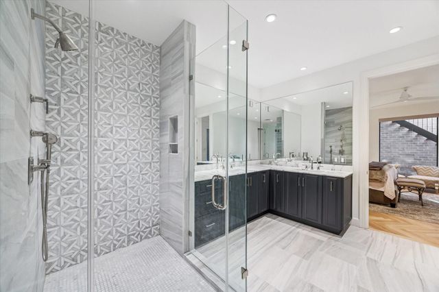 10 S Briar Hollow Lane 53, Houston, TX 77027