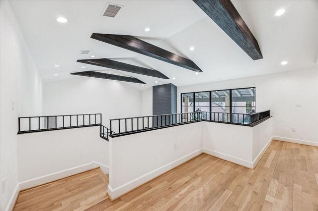 10 S Briar Hollow Lane 53, Houston, TX 77027