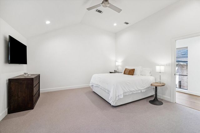 10 S Briar Hollow Lane 53, Houston, TX 77027