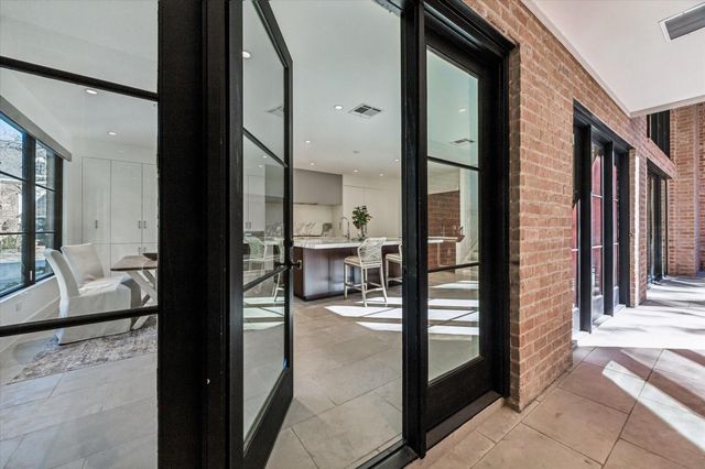 10 S Briar Hollow Lane 53, Houston, TX 77027
