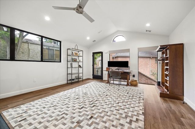 10 S Briar Hollow Lane 53, Houston, TX 77027