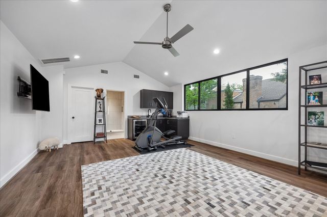 10 S Briar Hollow Lane 53, Houston, TX 77027