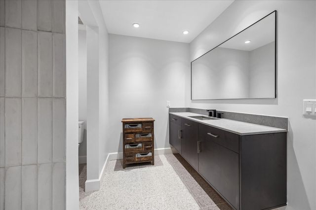10 S Briar Hollow Lane 53, Houston, TX 77027