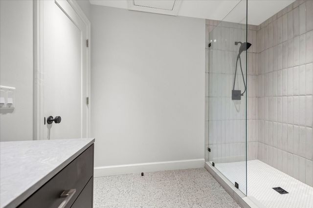 10 S Briar Hollow Lane 53, Houston, TX 77027