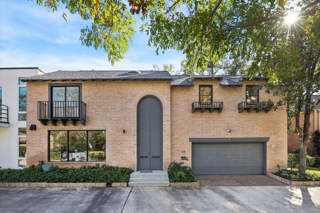 10 S Briar Hollow Lane 53, Houston, TX 77027