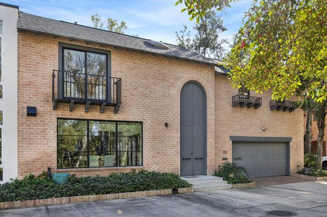 10 S Briar Hollow Lane 53, Houston, TX 77027