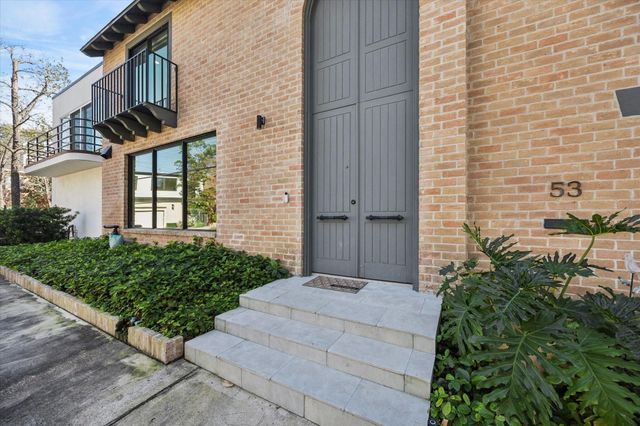 10 S Briar Hollow Lane 53, Houston, TX 77027