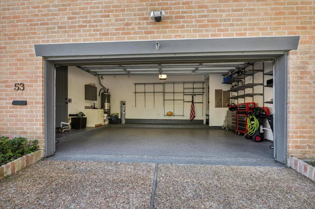 10 S Briar Hollow Lane 53, Houston, TX 77027