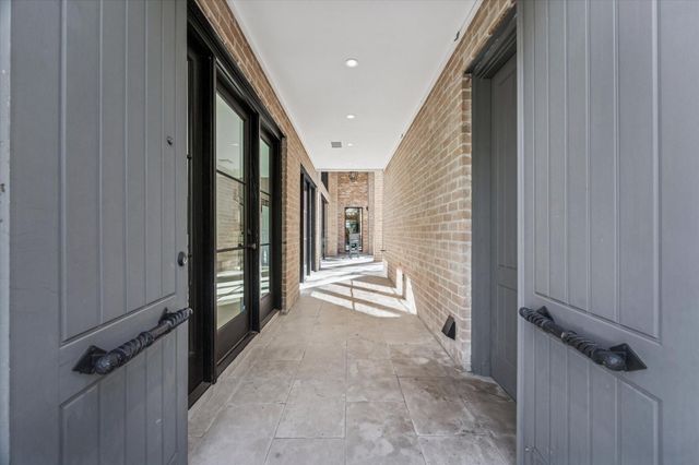 10 S Briar Hollow Lane 53, Houston, TX 77027