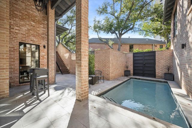 10 S Briar Hollow Lane 53, Houston, TX 77027