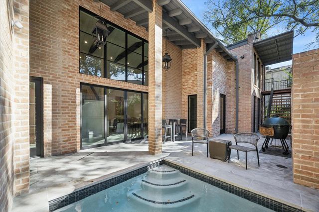 10 S Briar Hollow Lane 53, Houston, TX 77027
