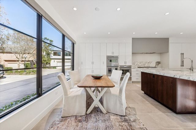 10 S Briar Hollow Lane 53, Houston, TX 77027