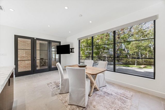 10 S Briar Hollow Lane 53, Houston, TX 77027