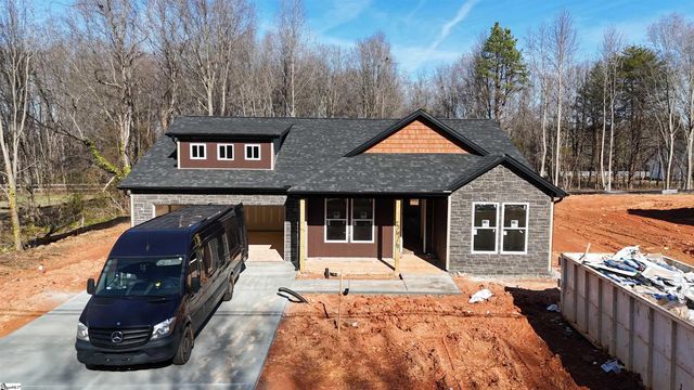 546 Dillon Street, Chesnee, SC 29323