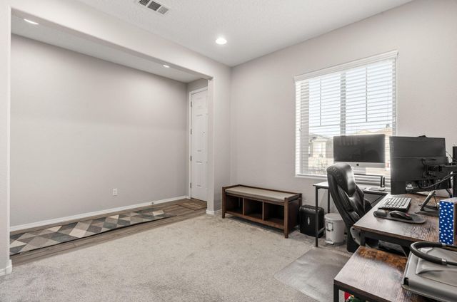 1160 Vallecito Loop NW, Los Lunas, NM 87031