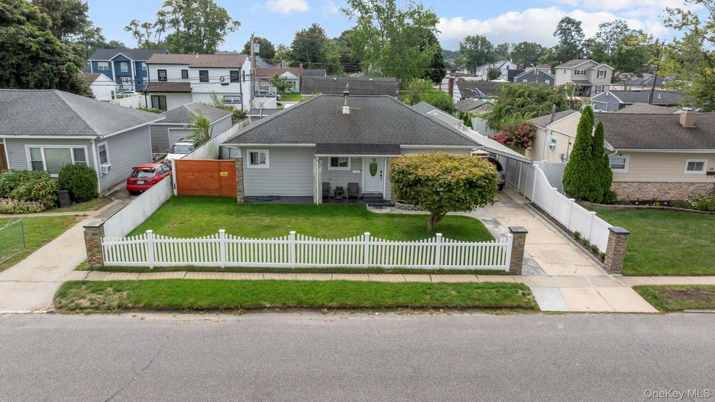 27 Croydon Road, Amityville, NY 11701