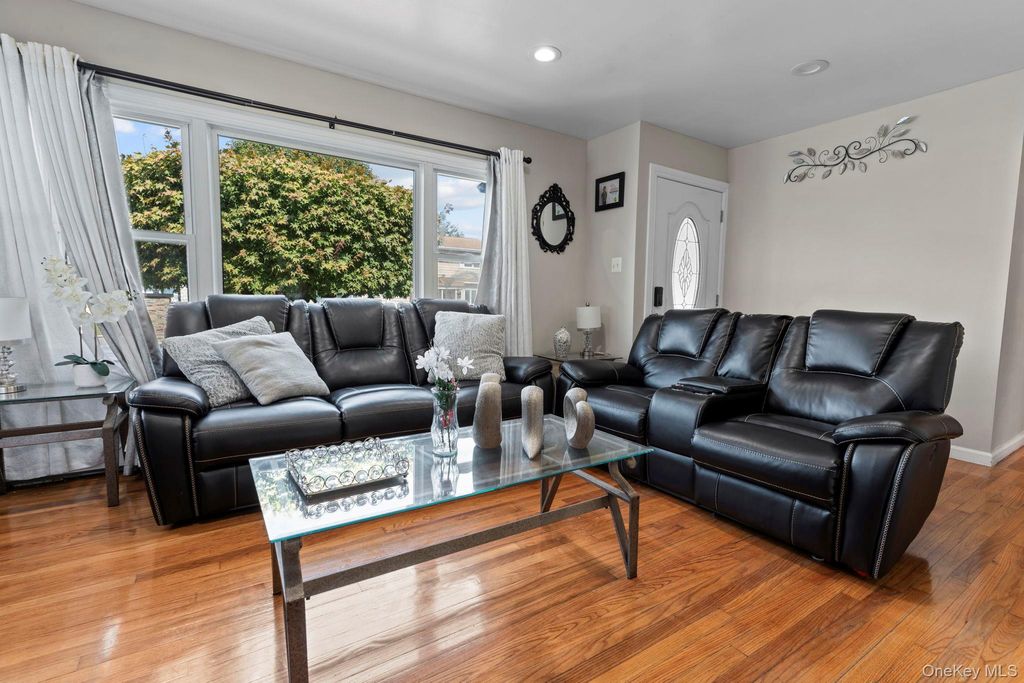 27 Croydon Road, Amityville, NY 11701 — photo 5