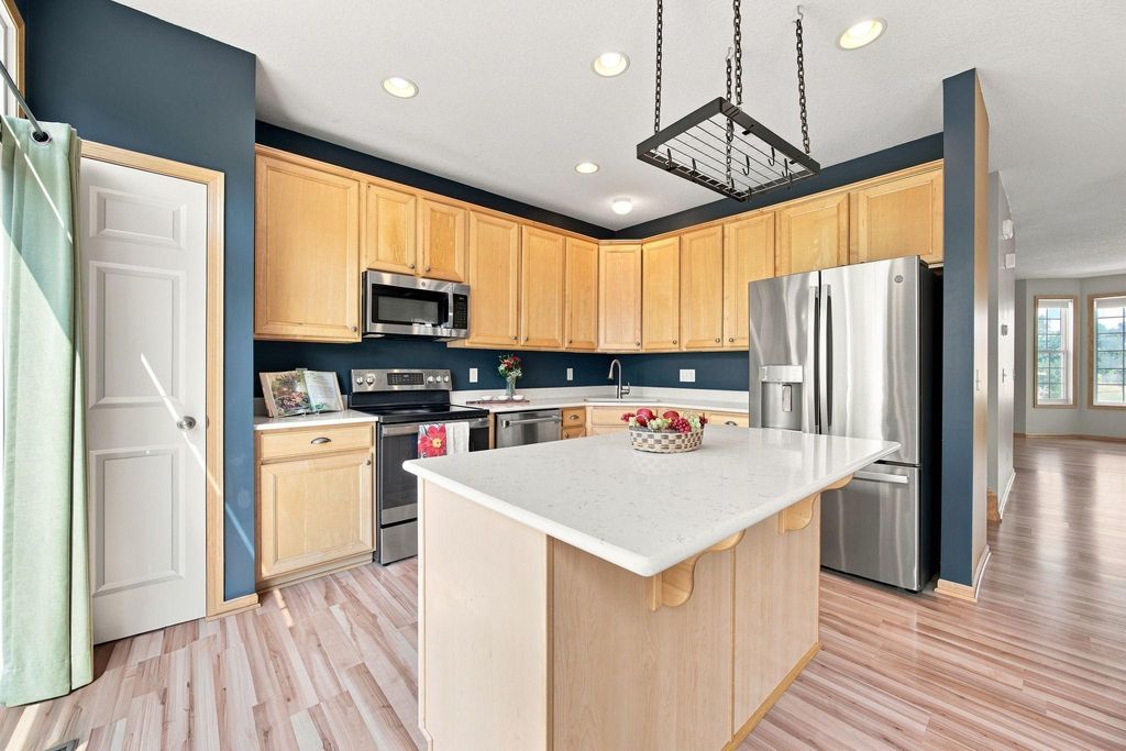560 Huset Parkway NE, Columbia Heights, MN 55421 — photo 2