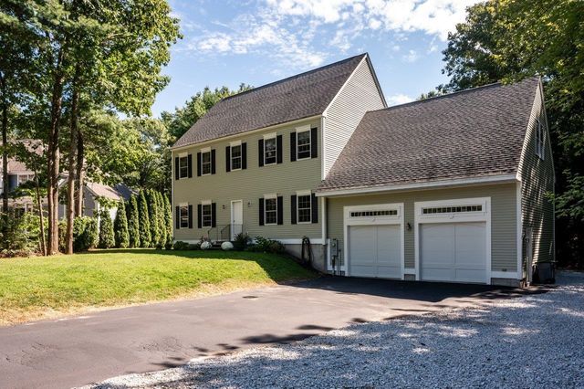 12 Carriage Hill Lane, Dover, NH 03820