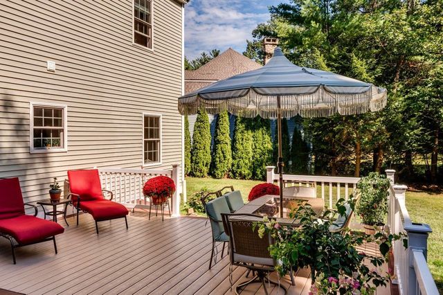 12 Carriage Hill Lane, Dover, NH 03820