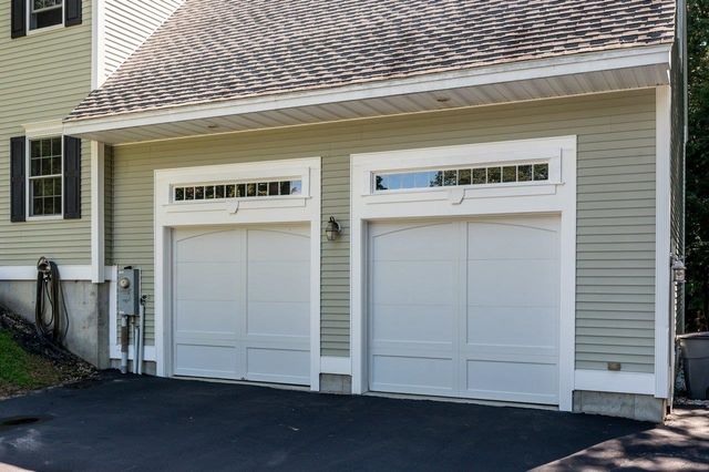 12 Carriage Hill Lane, Dover, NH 03820
