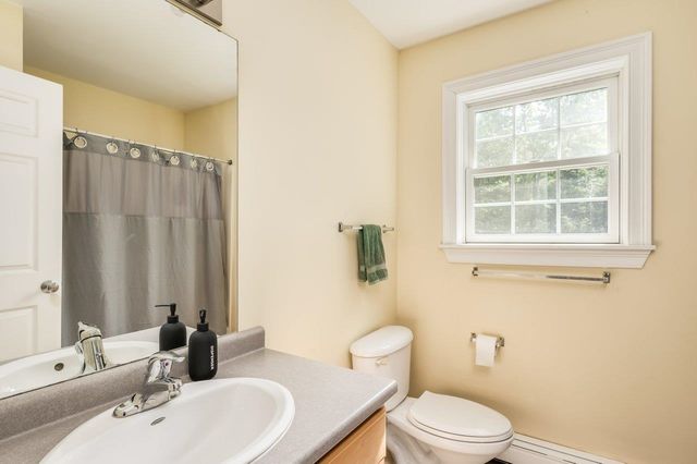 12 Carriage Hill Lane, Dover, NH 03820
