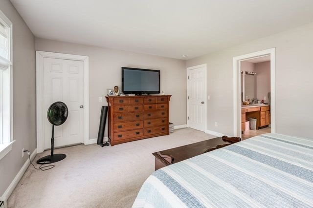 12 Carriage Hill Lane, Dover, NH 03820