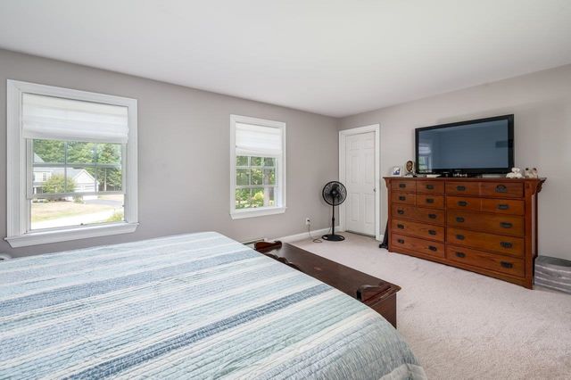 12 Carriage Hill Lane, Dover, NH 03820
