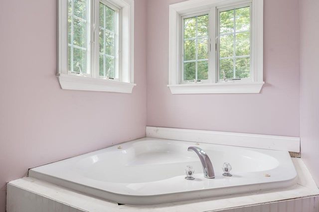 12 Carriage Hill Lane, Dover, NH 03820