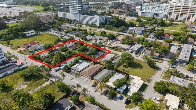 228 SE 9th St, Hallandale Beach, FL 33009