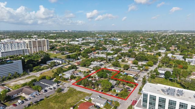 228 SE 9th St, Hallandale Beach, FL 33009