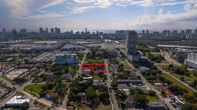 228 SE 9th St, Hallandale Beach, FL 33009