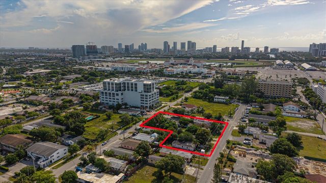 228 SE 9th St, Hallandale Beach, FL 33009